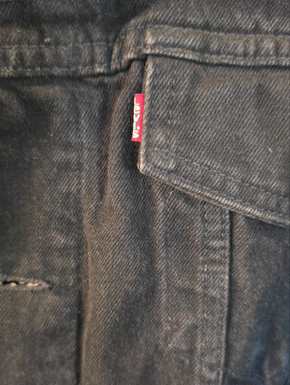90s VTG Light Distressed Black Levi's Men's Denim-Style Jacket with Plaid Lining - Picture 5 of 9